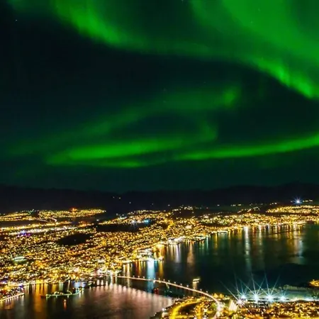 Flott Og Sentral Moderne Leilighet Pa 2 Etasjer Apartment Tromso