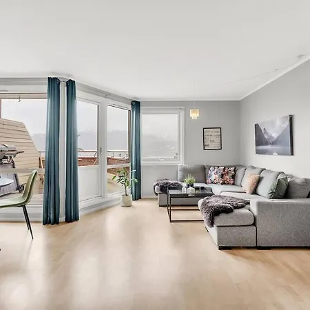 Apartment Flott Og Sentral Moderne Leilighet Pa 2 Etasjer Tromsø