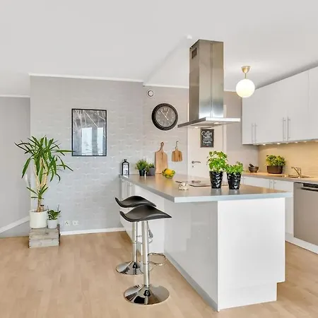 Flott Og Sentral Moderne Leilighet Pa 2 Etasjer Apartment Tromso
